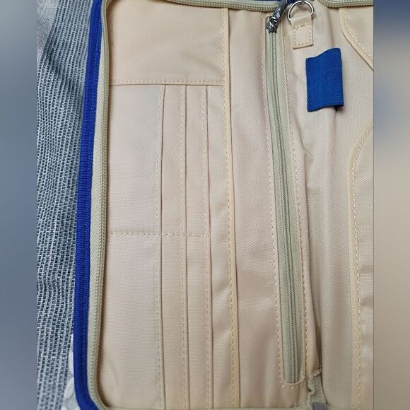 WELLSPRING Wristlet/Wallet - Picture 5 of 9